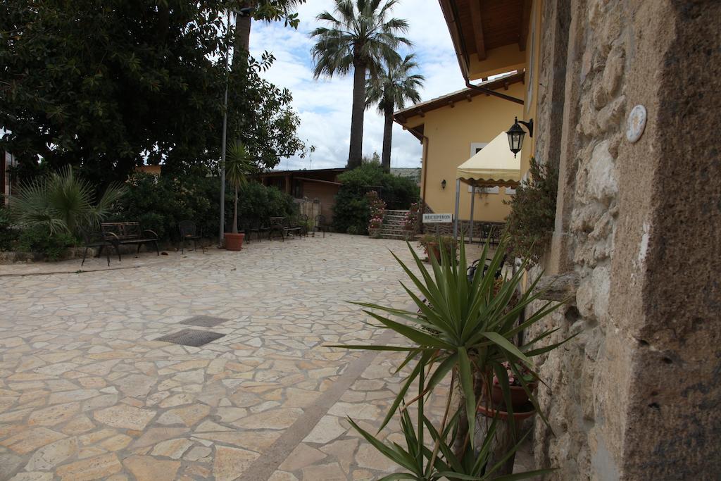 Villa Il Giardino Del Sole Agnone Bagni Exterior foto