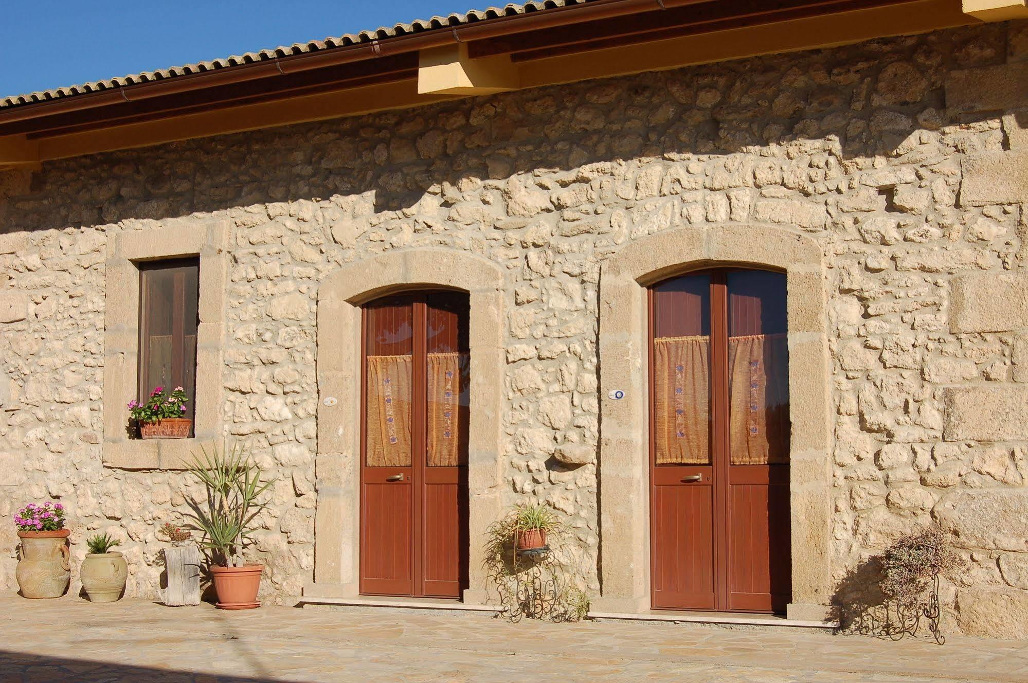 Villa Il Giardino Del Sole Agnone Bagni Exterior foto