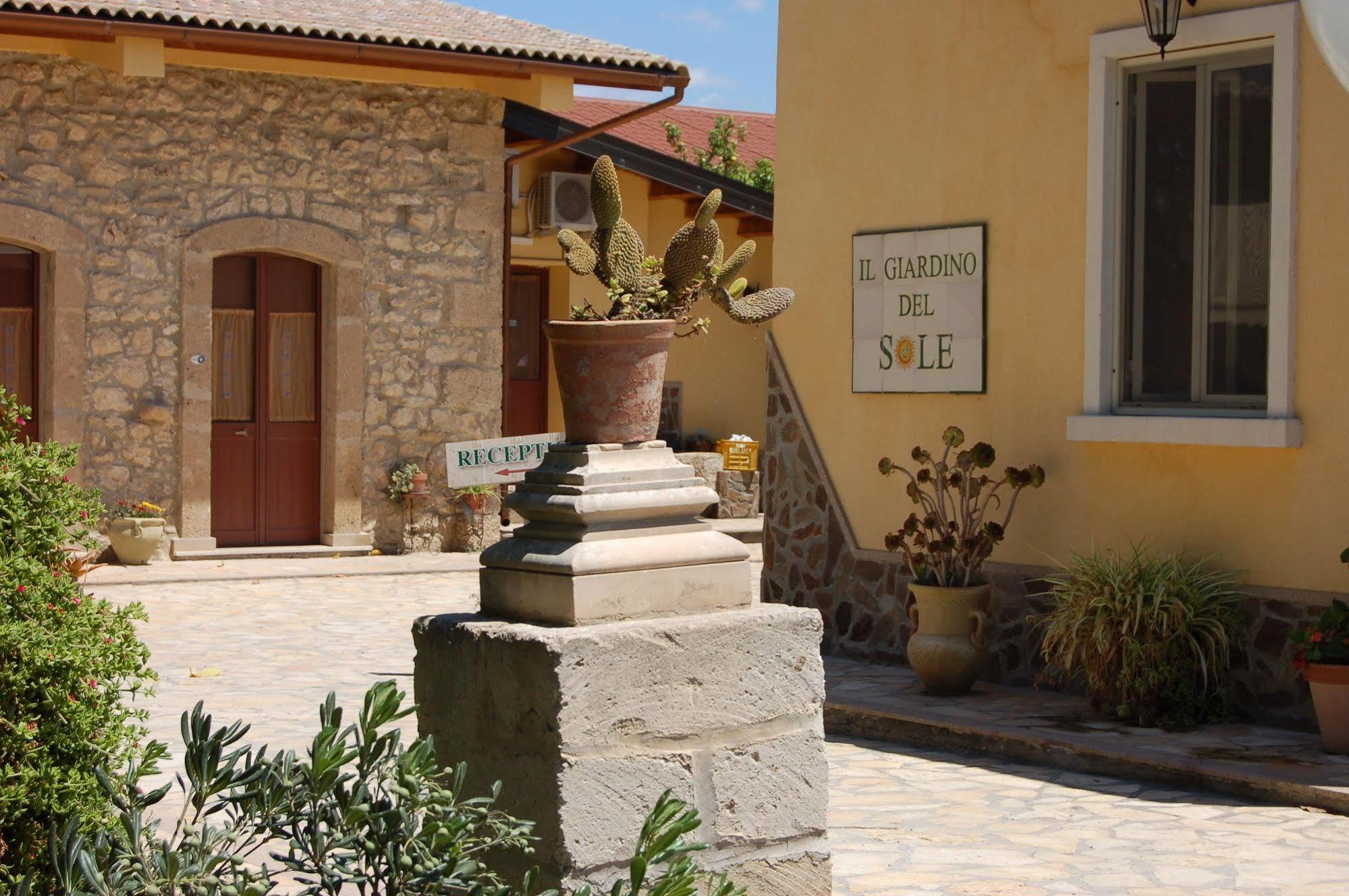 Villa Il Giardino Del Sole Agnone Bagni Exterior foto