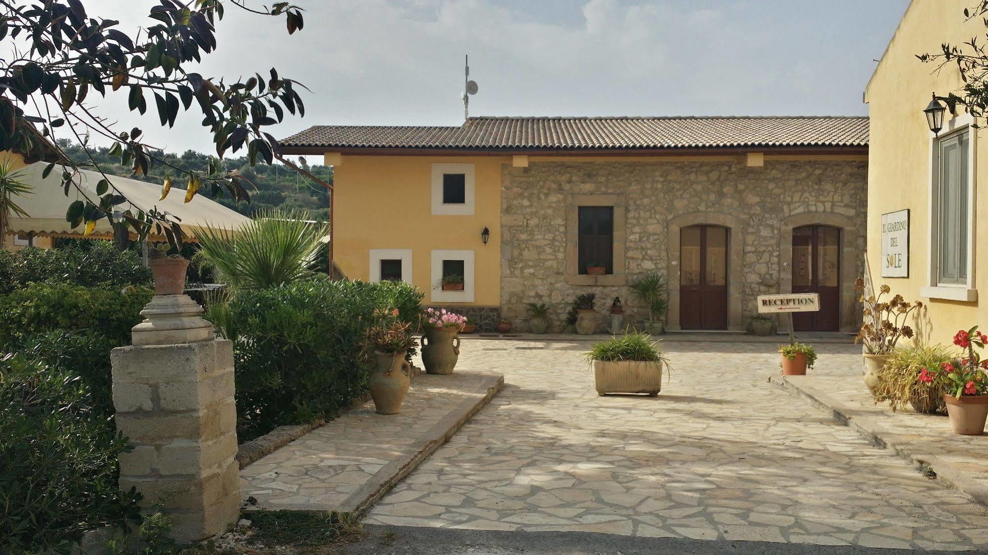 Villa Il Giardino Del Sole Agnone Bagni Exterior foto